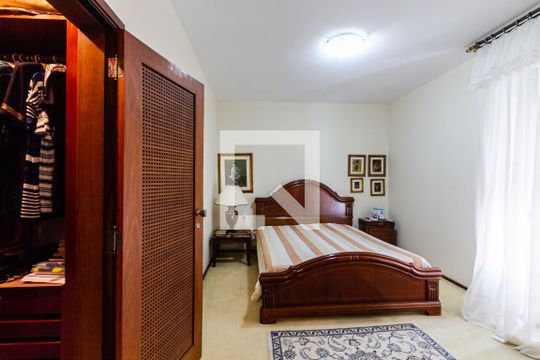 Compra apartamento com varanda gourmet e closet. Três dormitórios disponíveis para compra agora! — Suíte 1