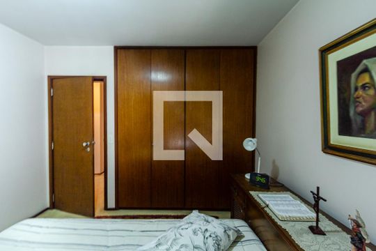 Compra apartamento com varanda gourmet e closet. Três dormitórios disponíveis para compra agora! — Quarto 2