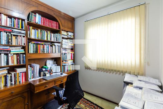 Compra apartamento com varanda gourmet e closet. Três dormitórios disponíveis para compra agora! — Escritório
