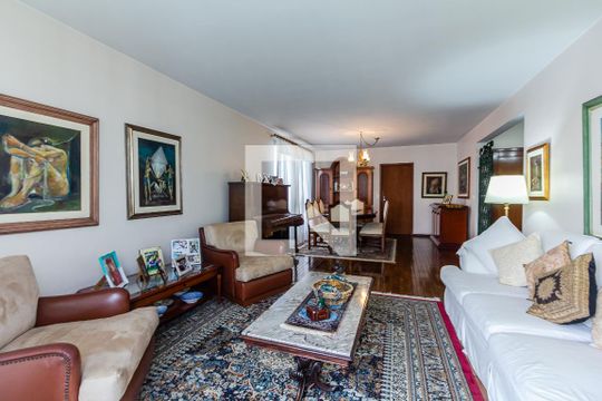 Compra apartamento com varanda gourmet e closet. Três dormitórios disponíveis para compra agora! — Sala
