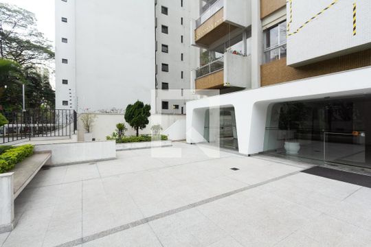 Compra apartamento com varanda gourmet e closet. Três dormitórios disponíveis para compra agora! — Área comum