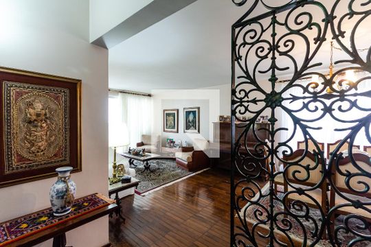 Compra apartamento com varanda gourmet e closet. Três dormitórios disponíveis para compra agora! — Sala