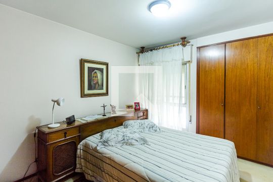 Compra apartamento com varanda gourmet e closet. Três dormitórios disponíveis para compra agora! — Quarto 2