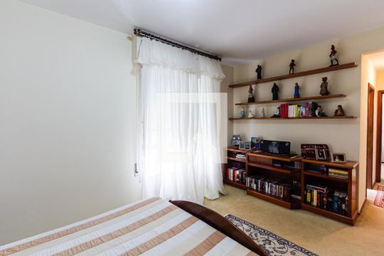 Compra apartamento com varanda gourmet e closet. Três dormitórios disponíveis para compra agora! — Suíte 1