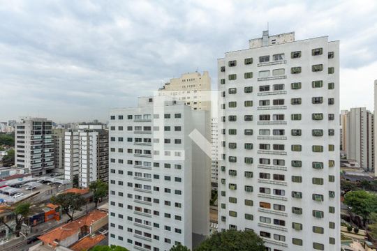 Compra apartamento com varanda gourmet e closet. Três dormitórios disponíveis para compra agora! — Vista