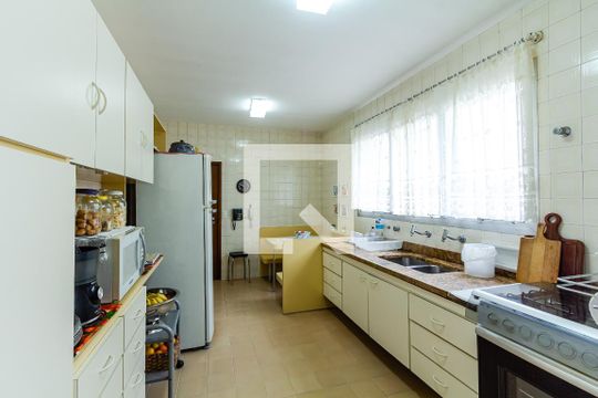 Compra apartamento com varanda gourmet e closet. Três dormitórios disponíveis para compra agora! — Cozinha