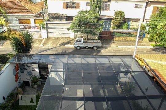 Vende-se casa com 3 suítes em Indianópolis. Aproveite varanda. Ótima compra. — Vista