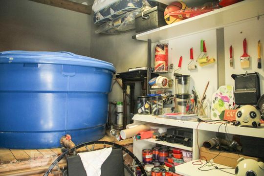 Vende-se casa com 3 suítes em Indianópolis. Aproveite varanda. Ótima compra. — Depósito