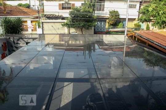 Vende-se casa com 3 suítes em Indianópolis. Aproveite varanda. Ótima compra. — Vista