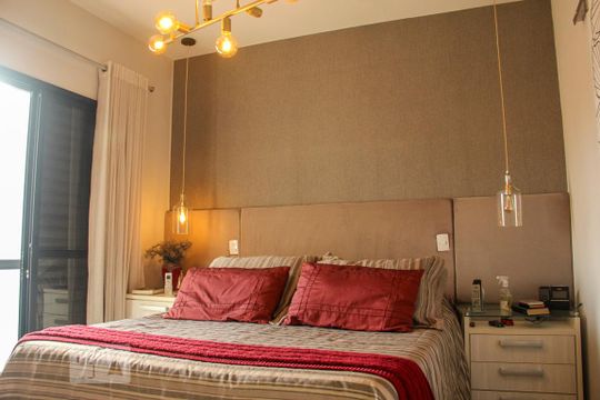 Vende-se casa com 3 suítes em Indianópolis. Aproveite varanda. Ótima compra. — Suíte Master