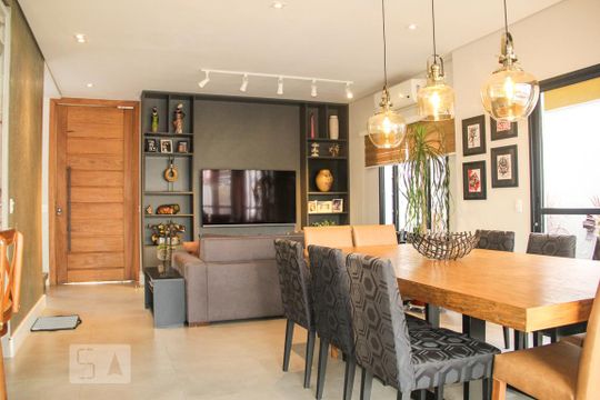 Vende-se casa com 3 suítes em Indianópolis. Aproveite varanda. Ótima compra. — Cozinha