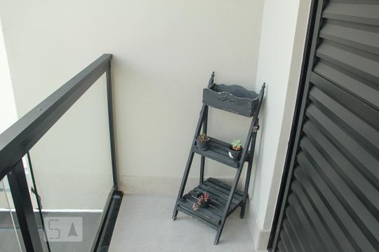 Vende-se casa com 3 suítes em Indianópolis. Aproveite varanda. Ótima compra. — Varanda da Suíte Master