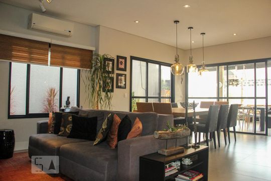 Vende-se casa com 3 suítes em Indianópolis. Aproveite varanda. Ótima compra. — foto 1