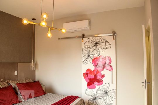Vende-se casa com 3 suítes em Indianópolis. Aproveite varanda. Ótima compra. — Suíte Master