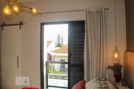 Vende-se casa com 3 suítes em Indianópolis. Aproveite varanda. Ótima compra. — Suíte Master
