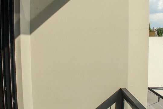 Vende-se casa com 3 suítes em Indianópolis. Aproveite varanda. Ótima compra. — Varanda da Suíte Master