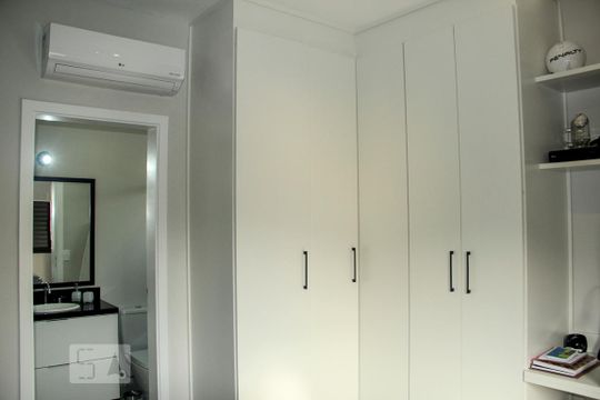 Vende-se casa com 3 suítes em Indianópolis. Aproveite varanda. Ótima compra. — Suíte 2