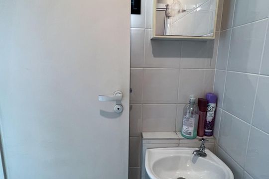 Venda de apartamento com 3 quartos, 1 suíte, churrasqueira e academia no condomínio. — Banheiro de Serviço