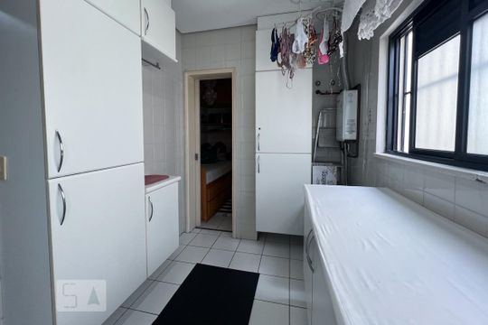 Venda de apartamento com 3 quartos, 1 suíte, churrasqueira e academia no condomínio. — Área de Serviço