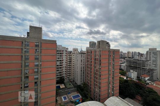Venda de apartamento com 3 quartos, 1 suíte, churrasqueira e academia no condomínio. — Vista da Varanda