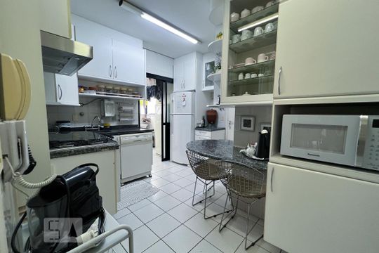 Venda de apartamento com 3 quartos, 1 suíte, churrasqueira e academia no condomínio. — Cozinha