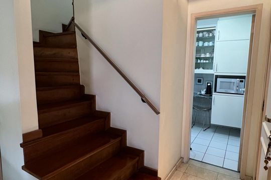 Venda de apartamento com 3 quartos, 1 suíte, churrasqueira e academia no condomínio. — Escada
