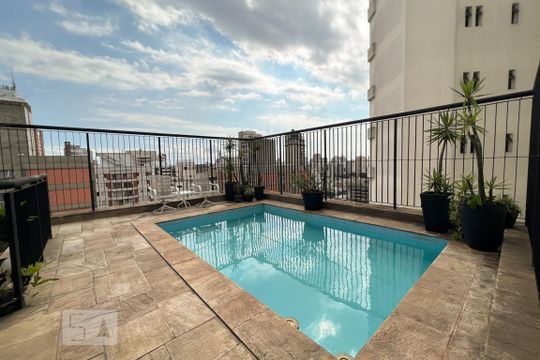 Venda de apartamento com 3 quartos, 1 suíte, churrasqueira e academia no condomínio. — Piscina