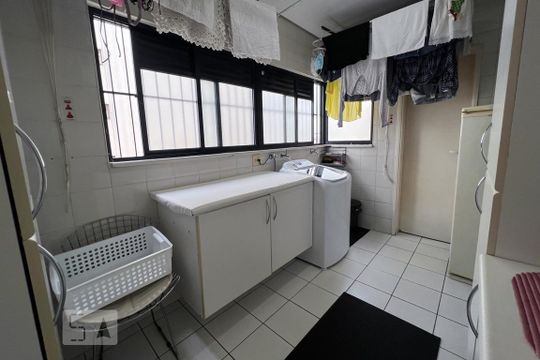 Venda de apartamento com 3 quartos, 1 suíte, churrasqueira e academia no condomínio. — Área de Serviço