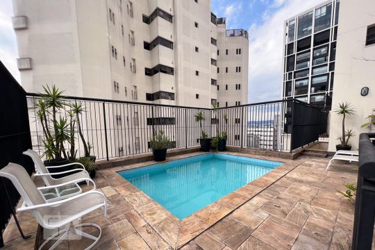 Venda de apartamento com 3 quartos, 1 suíte, churrasqueira e academia no condomínio. — Piscina