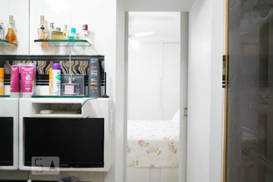 Apartamento à venda em Perdizes, com 3 quartos e piscina no condomínio. Animais de estimação permitidos. — Banheiro da Suíte