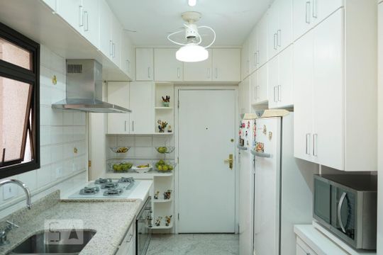 Apartamento à venda em Perdizes, com 3 quartos e piscina no condomínio. Animais de estimação permitidos. — Cozinha