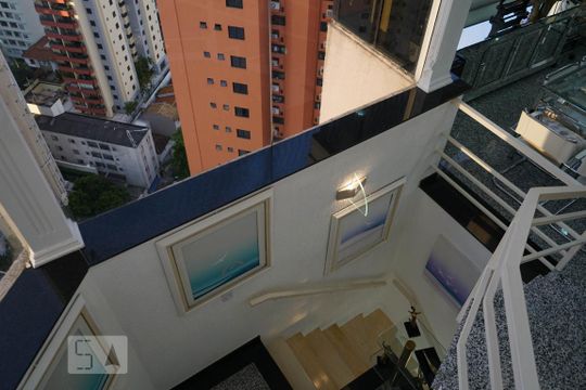 Apartamento à venda em Perdizes, com 3 quartos e piscina no condomínio. Animais de estimação permitidos. — Área Externa