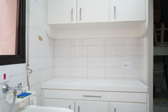 Apartamento à venda em Perdizes, com 3 quartos e piscina no condomínio. Animais de estimação permitidos. — Área de Serviço