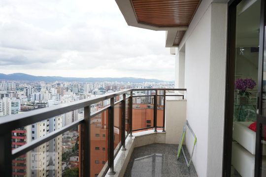 Apartamento à venda em Perdizes, com 3 quartos e piscina no condomínio. Animais de estimação permitidos. — Varanda da Sala