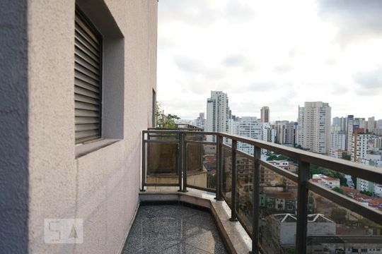 Apartamento à venda em Perdizes, com 3 quartos e piscina no condomínio. Animais de estimação permitidos. — Área Externa