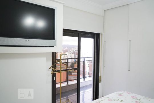 Apartamento à venda em Perdizes, com 3 quartos e piscina no condomínio. Animais de estimação permitidos. — Varanda da Suíte