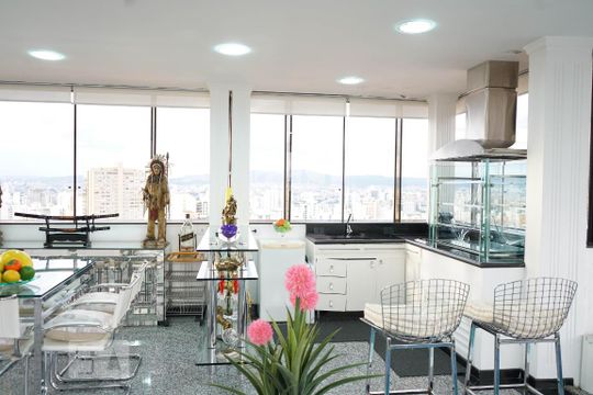 Apartamento à venda em Perdizes, com 3 quartos e piscina no condomínio. Animais de estimação permitidos. — Área Externa