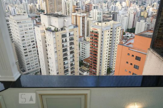 Apartamento à venda em Perdizes, com 3 quartos e piscina no condomínio. Animais de estimação permitidos. — Área Externa