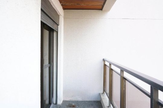 Apartamento à venda em Perdizes, com 3 quartos e piscina no condomínio. Animais de estimação permitidos. — Varanda da Suíte