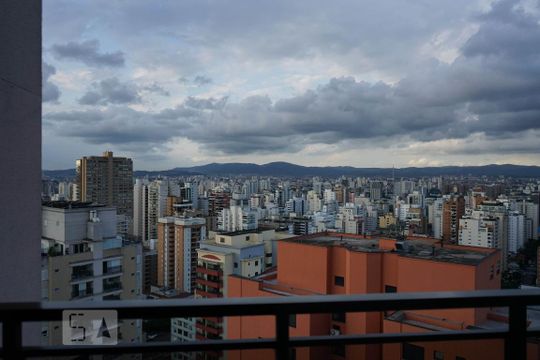 Apartamento à venda em Perdizes, com 3 quartos e piscina no condomínio. Animais de estimação permitidos. — Varanda da Suíte