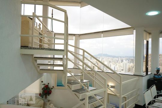 Apartamento à venda em Perdizes, com 3 quartos e piscina no condomínio. Animais de estimação permitidos. — Área Externa