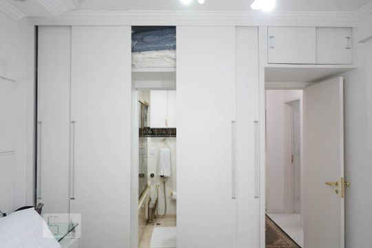 Apartamento à venda em Perdizes, com 3 quartos e piscina no condomínio. Animais de estimação permitidos. — Detalhe do Banheiro da Suite