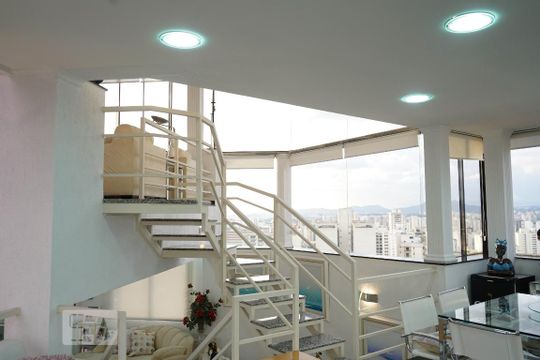 Apartamento à venda em Perdizes, com 3 quartos e piscina no condomínio. Animais de estimação permitidos. — v