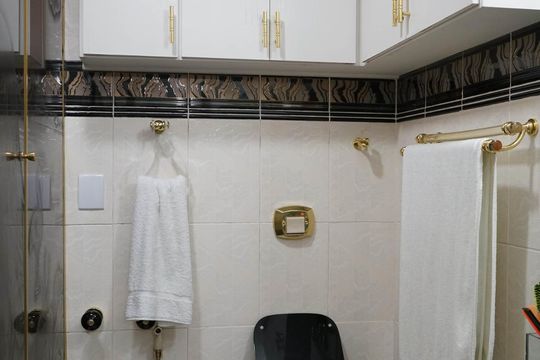 Apartamento à venda em Perdizes, com 3 quartos e piscina no condomínio. Animais de estimação permitidos. — Banheiro da Suíte