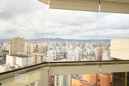 Apartamento à venda em Perdizes, com 3 quartos e piscina no condomínio. Animais de estimação permitidos. — Área Externa