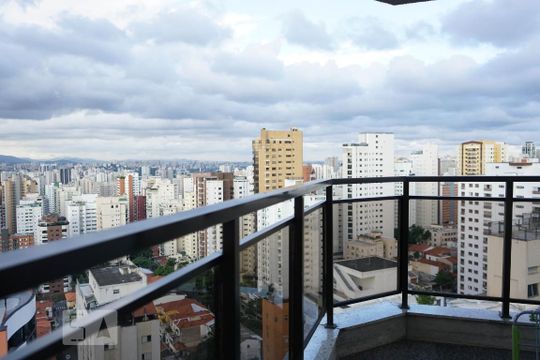 Apartamento à venda em Perdizes, com 3 quartos e piscina no condomínio. Animais de estimação permitidos. — Varanda da Suíte