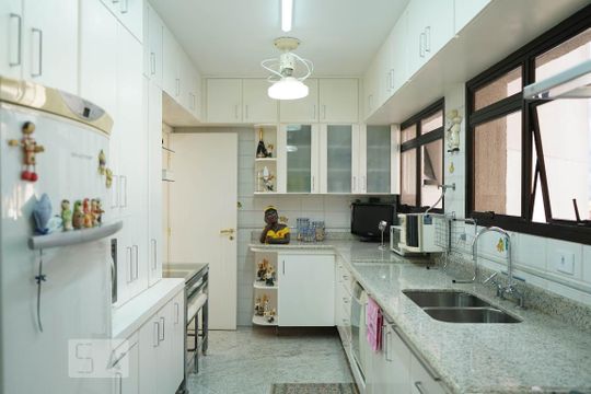 Apartamento à venda em Perdizes, com 3 quartos e piscina no condomínio. Animais de estimação permitidos. — Cozinha