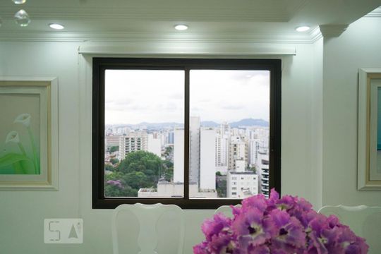 Apartamento à venda em Perdizes, com 3 quartos e piscina no condomínio. Animais de estimação permitidos. — Sala
