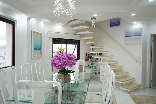 Apartamento à venda em Perdizes, com 3 quartos e piscina no condomínio. Animais de estimação permitidos. — Sala