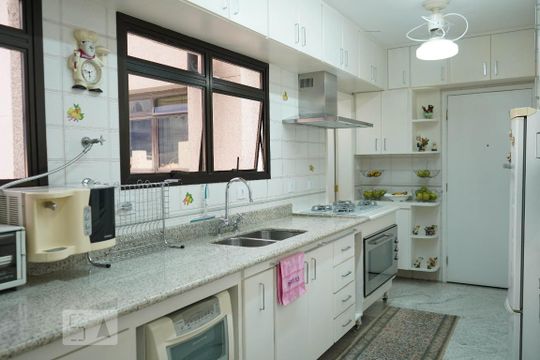 Apartamento à venda em Perdizes, com 3 quartos e piscina no condomínio. Animais de estimação permitidos. — Cozinha